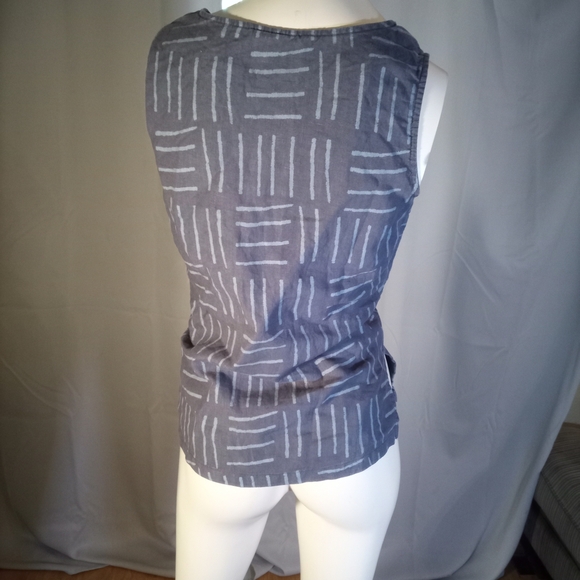 Black Fitted Cut Out Sleeveless Tank Top - Picture 3 of 3